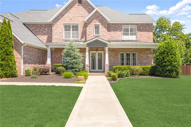 3601 Oak Tree Drive, Centerton, AR 72719