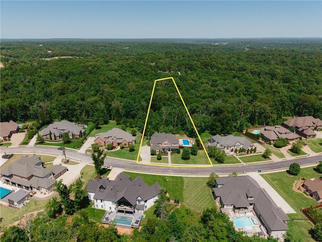 3601 Oak Tree Drive, Centerton, AR 72719