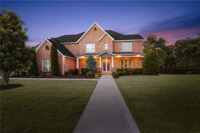 3601 Oak Tree Drive, Centerton, AR 72719