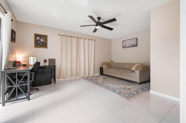 4643 Holly Lake Drive, Lake Worth, FL 33463