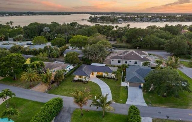 128 W Norfolk Road, Jupiter, FL 33469