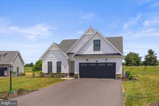 4633 RANGE RUNNER DR, Fayetteville, PA 17222