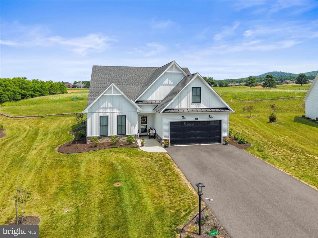 4633 RANGE RUNNER DR, Fayetteville, PA 17222
