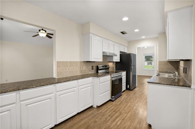 4530 Snead Dr, Corpus Christi, TX 78413