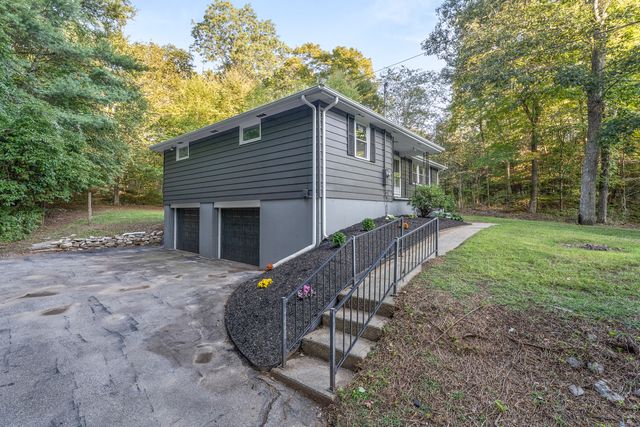 27 Woodland Drive, Salem, CT 06420