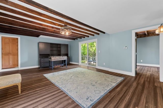 11 Old Cmn, Millbury, MA 01527