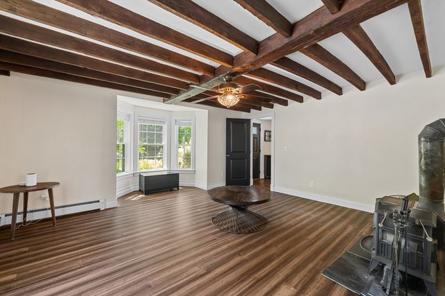 11 Old Cmn, Millbury, MA 01527