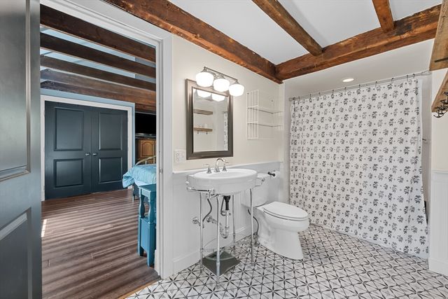 11 Old Cmn, Millbury, MA 01527
