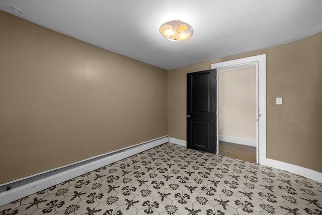 11 Old Cmn, Millbury, MA 01527