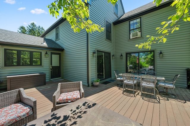 11 Old Cmn, Millbury, MA 01527