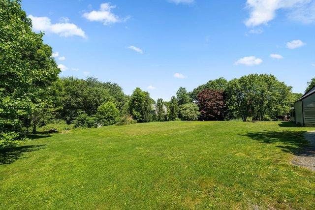 11 Old Cmn, Millbury, MA 01527