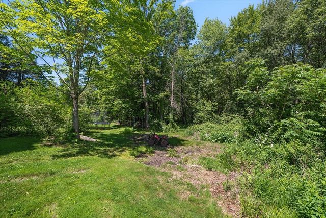 11 Old Cmn, Millbury, MA 01527