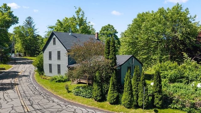 11 Old Cmn, Millbury, MA 01527