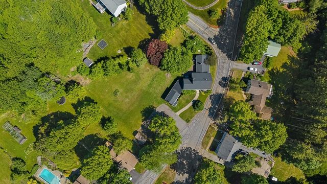 11 Old Cmn, Millbury, MA 01527