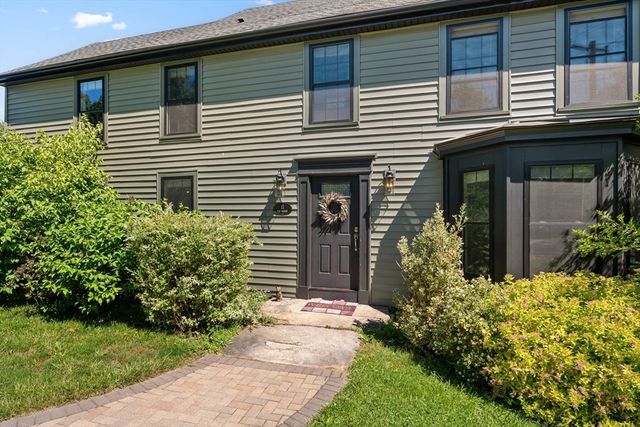 11 Old Cmn, Millbury, MA 01527