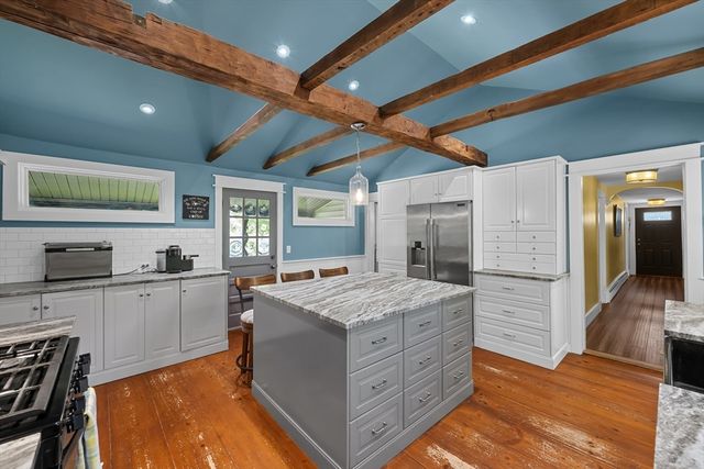 11 Old Cmn, Millbury, MA 01527