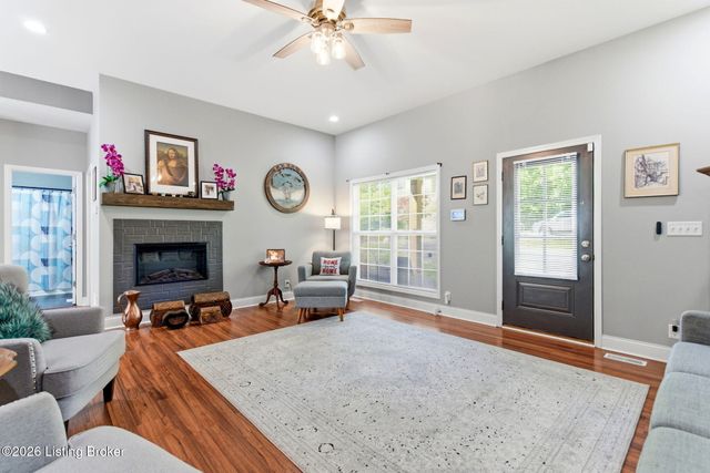 2718 Windsor Forest Dr, Louisville, KY 40272