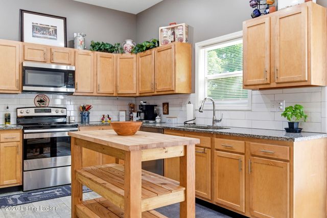 2718 Windsor Forest Dr, Louisville, KY 40272