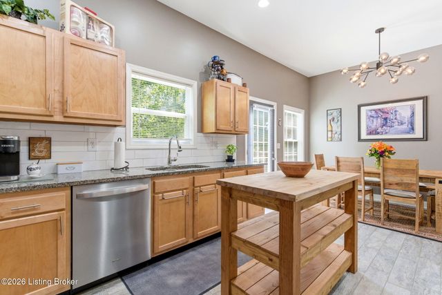 2718 Windsor Forest Dr, Louisville, KY 40272