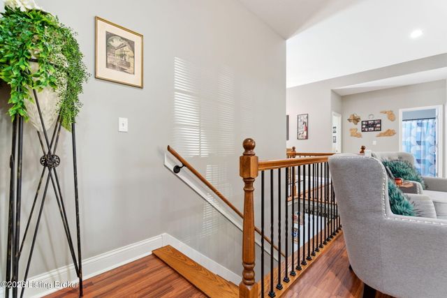 2718 Windsor Forest Dr, Louisville, KY 40272