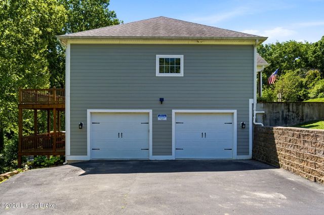 2718 Windsor Forest Dr, Louisville, KY 40272