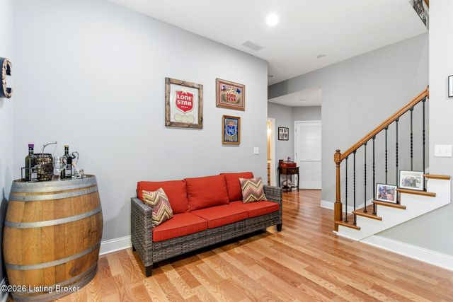 2718 Windsor Forest Dr, Louisville, KY 40272
