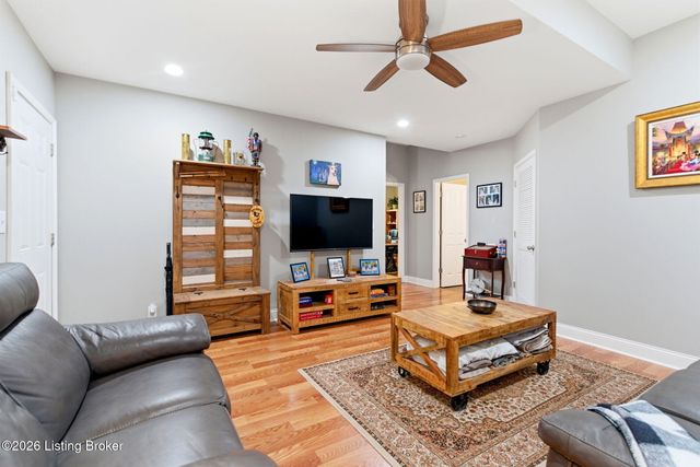 2718 Windsor Forest Dr, Louisville, KY 40272