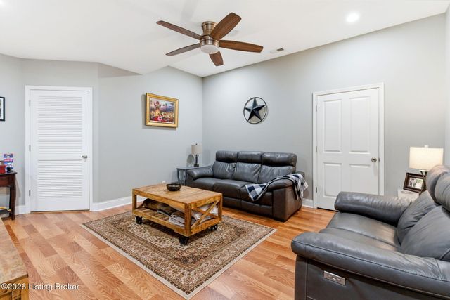 2718 Windsor Forest Dr, Louisville, KY 40272