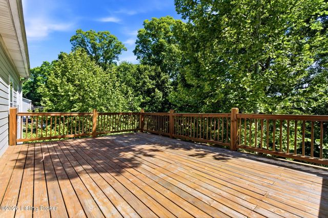 2718 Windsor Forest Dr, Louisville, KY 40272