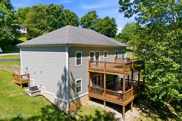 2718 Windsor Forest Dr, Louisville, KY 40272