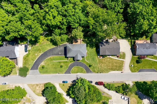 2718 Windsor Forest Dr, Louisville, KY 40272