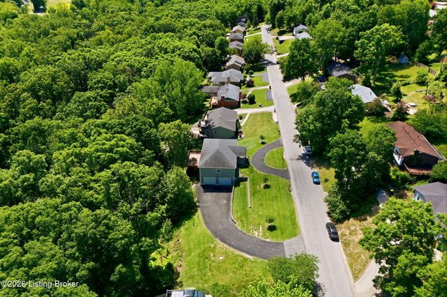 2718 Windsor Forest Dr, Louisville, KY 40272