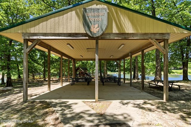 2718 Windsor Forest Dr, Louisville, KY 40272