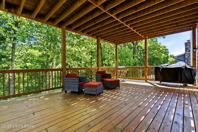 2718 Windsor Forest Dr, Louisville, KY 40272
