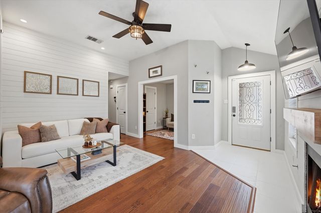 1453 Hampton Road, Grapevine, TX 76051