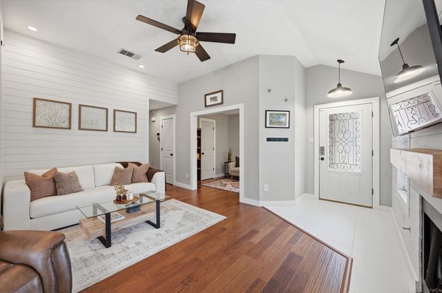 1453 Hampton Road, Grapevine, TX 76051