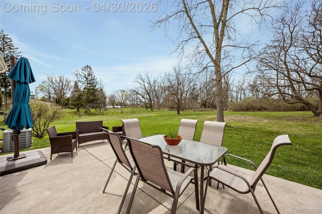 24903 Lois Lane, Southfield, MI 48075