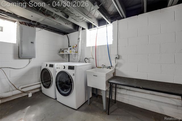 24903 Lois Lane, Southfield, MI 48075