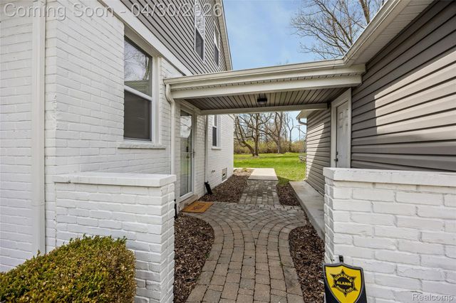 24903 Lois Lane, Southfield, MI 48075