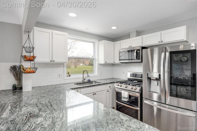 24903 Lois Lane, Southfield, MI 48075