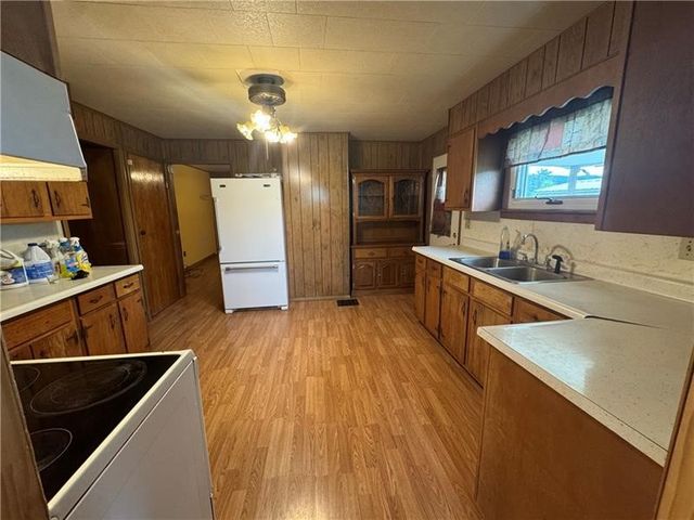 2193 Springhill Furnace Rd, Springhill Twp, PA 15478