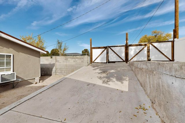 1700 Vassar Drive SE, Albuquerque, NM 87106