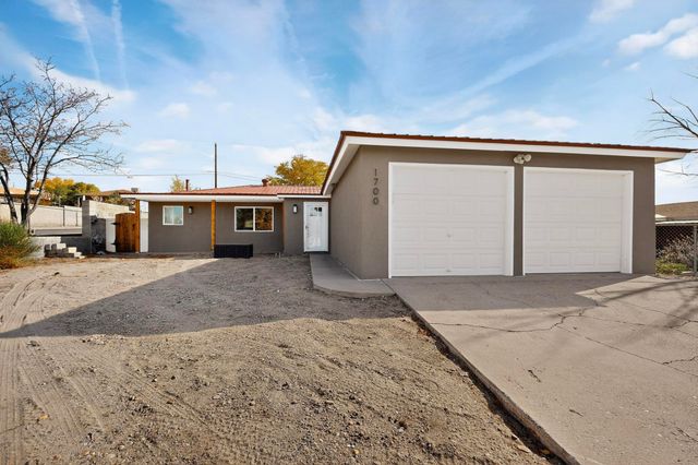 1700 Vassar Drive SE, Albuquerque, NM 87106