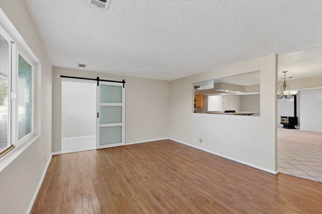 1700 Vassar Drive SE, Albuquerque, NM 87106