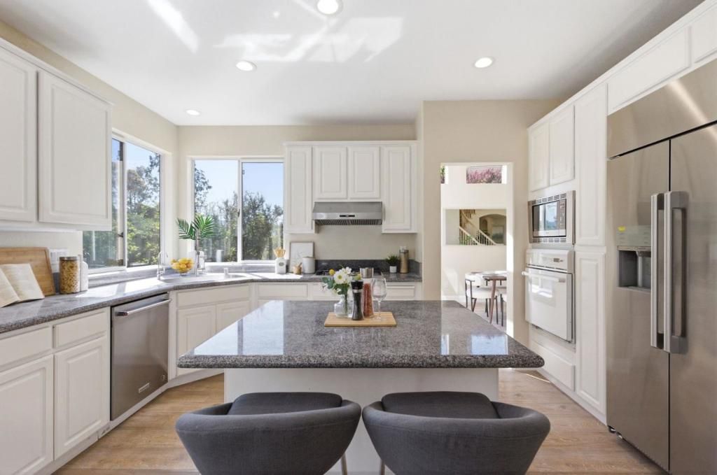 Image 14 of property listing at 117 Lakewood Circle, San Mateo, CA 94402