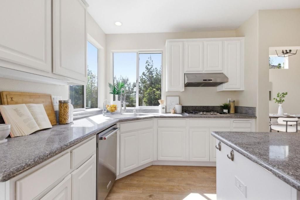 Image 15 of property listing at 117 Lakewood Circle, San Mateo, CA 94402