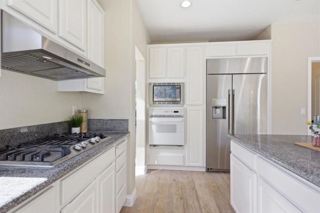 Image 18 of property listing at 117 Lakewood Circle, San Mateo, CA 94402