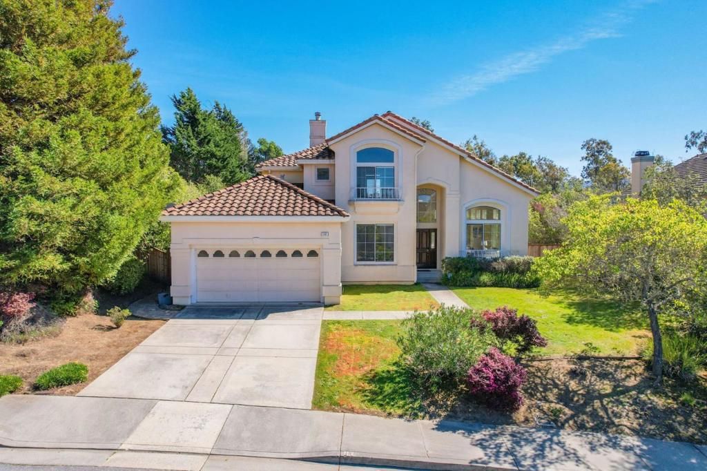 Image 2 of property listing at 117 Lakewood Circle, San Mateo, CA 94402