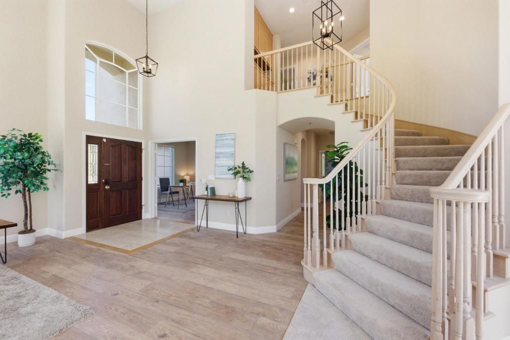 Image 5 of property listing at 117 Lakewood Circle, San Mateo, CA 94402