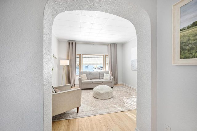 420 E Wilson STREET, Milwaukee, WI 53207